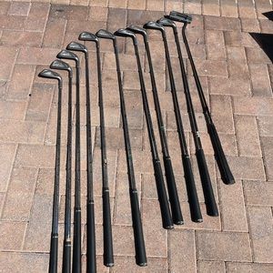 Tommy Armour 10 Pc Iron Set 845/858 in right handed